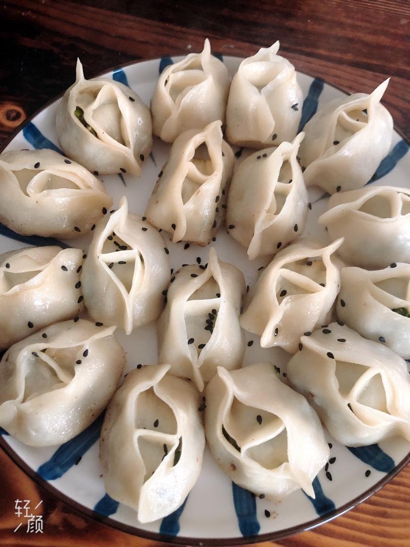 蝴蝶抱蛋煎饺（蝴蝶花样煎饺包法解析）