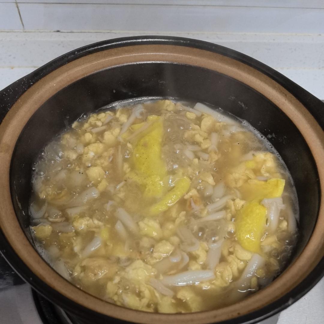 鲜掉眉毛的海鲜菇鸡蛋汤