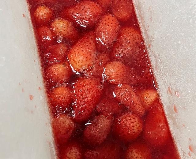 夏日解渴必备甜品-冰冻草莓