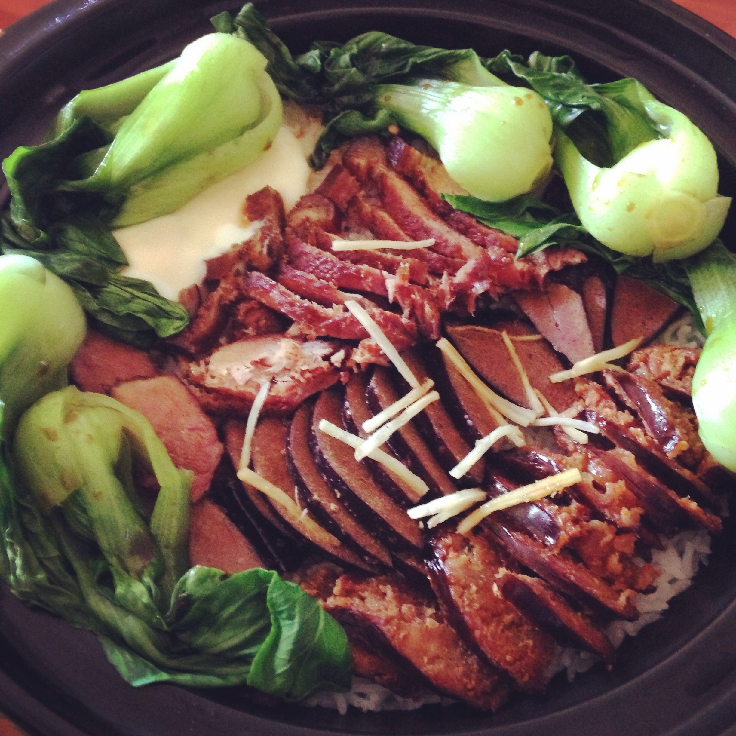 广式腊味煲仔饭