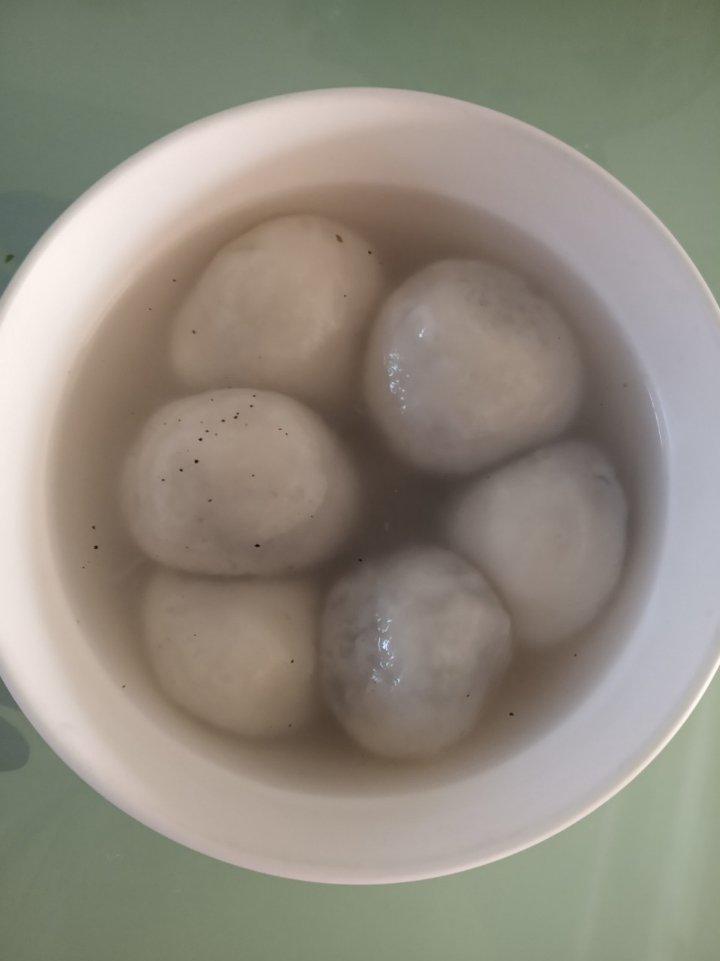 花生黑芝麻汤圆
