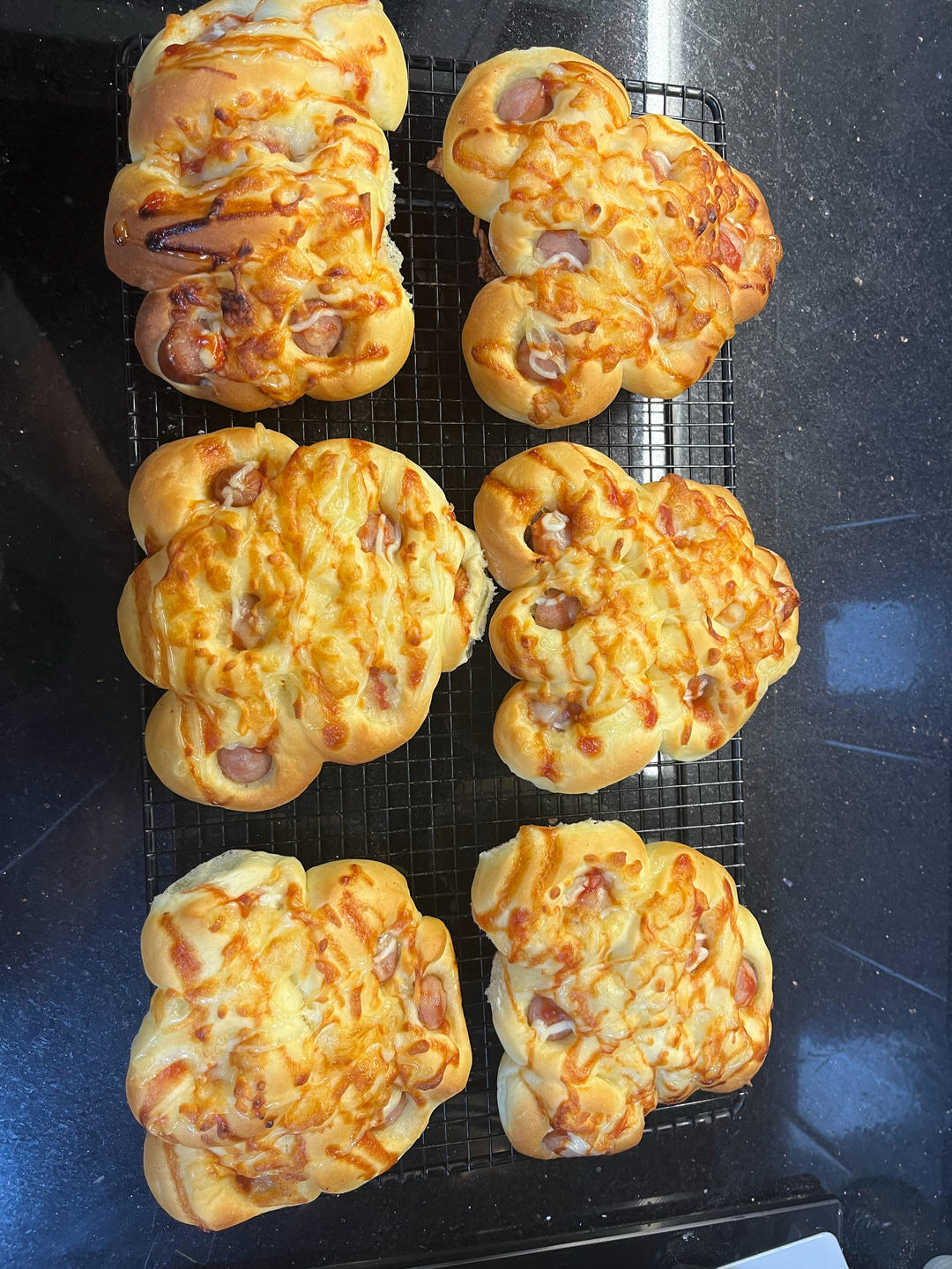 一个面团撑起一家店的台式面包—香肠面包