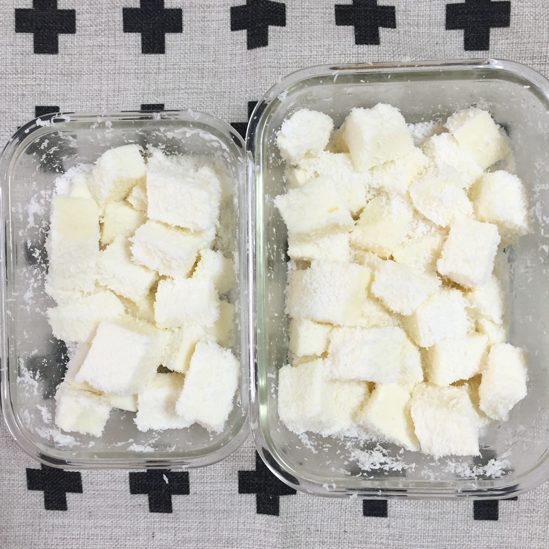 椰丝牛奶小方糕