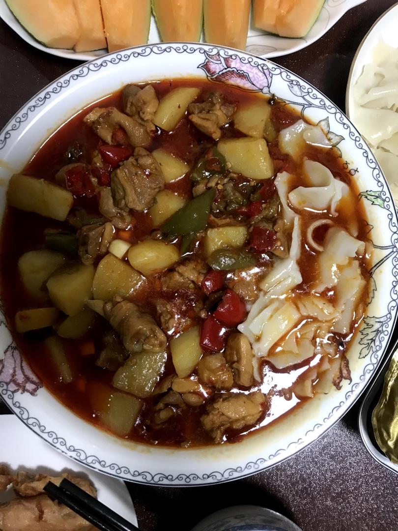 家常大盘鸡加手擀宽面