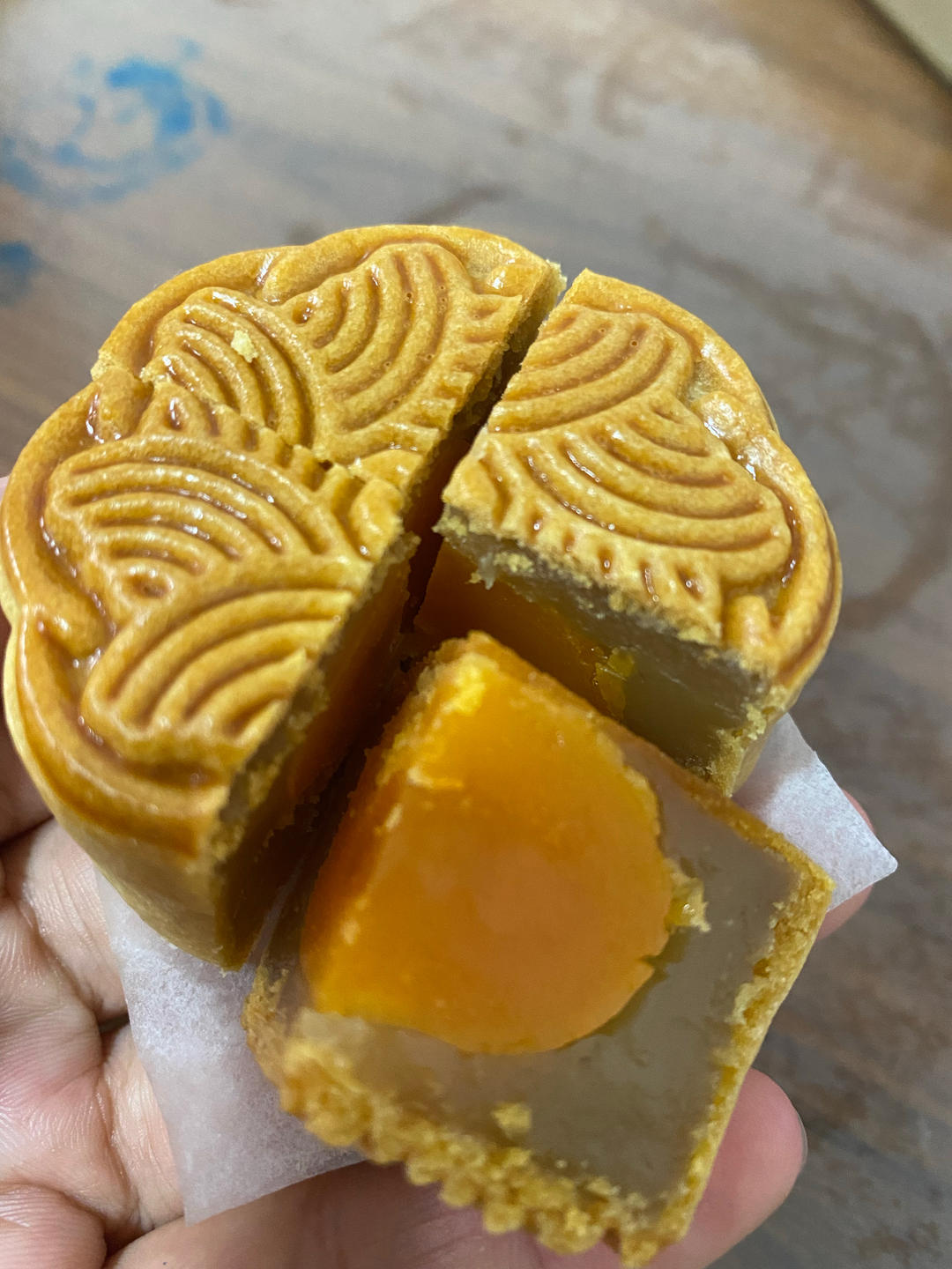 广式月饼—蛋黄莲蓉月饼
