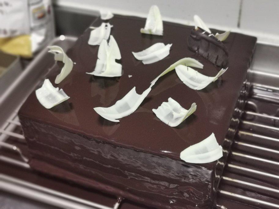 巧克力镜面淋酱<熊谷裕子>--让甜点穿上光泽亮丽的淋面外衣