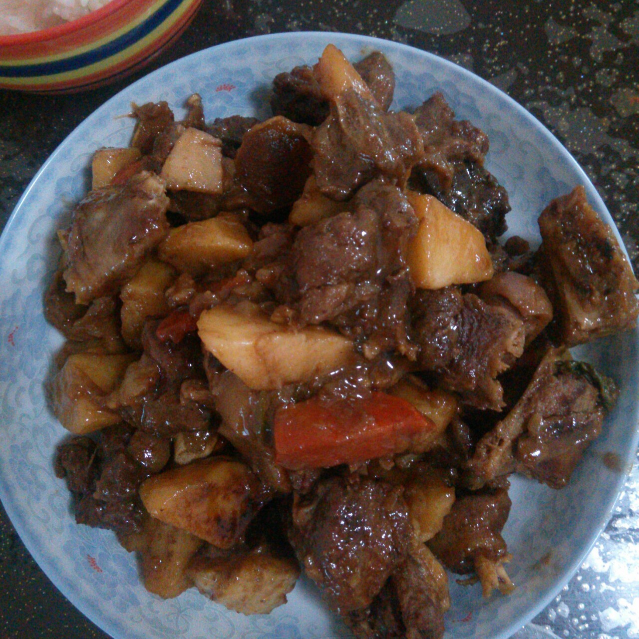 鸡腿炖土豆