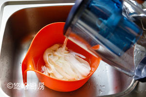 金钩海米拌白菜的做法 步骤3