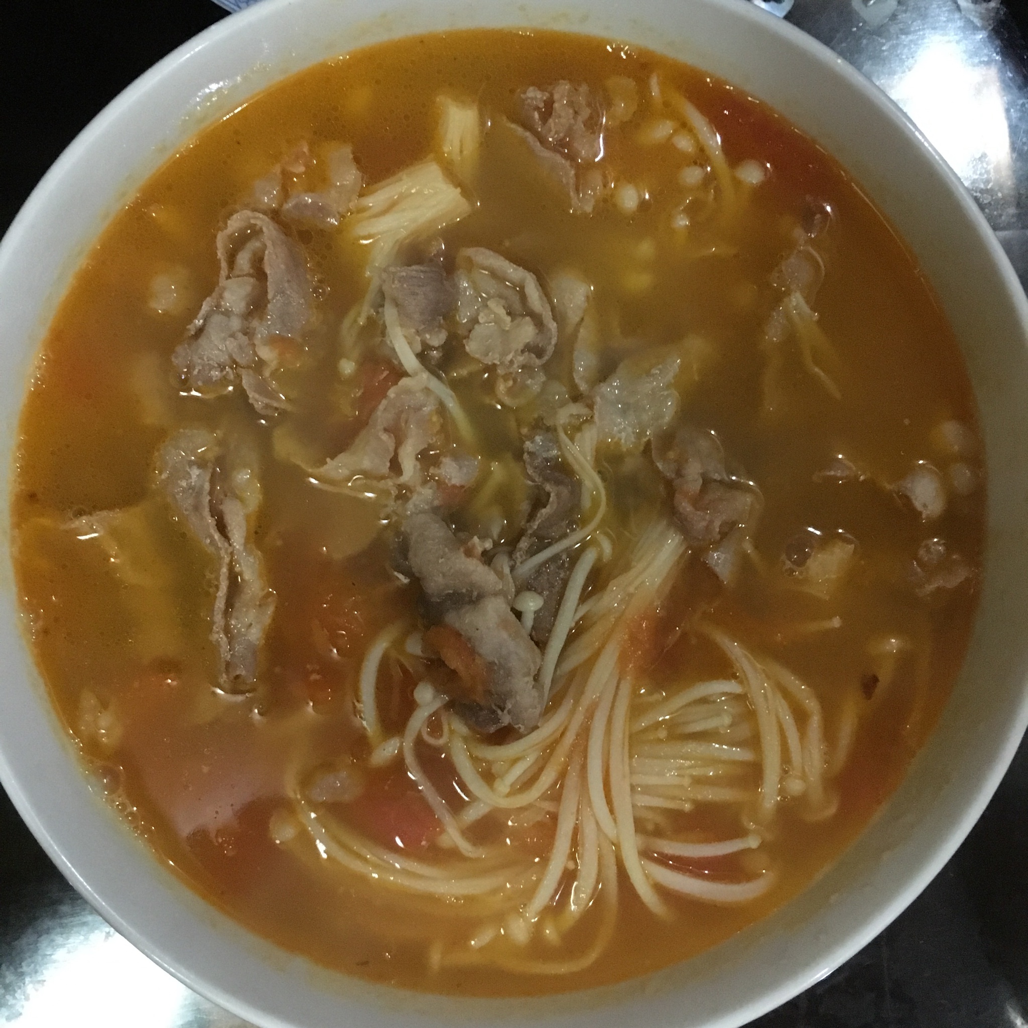 金针菇肥牛番茄锅