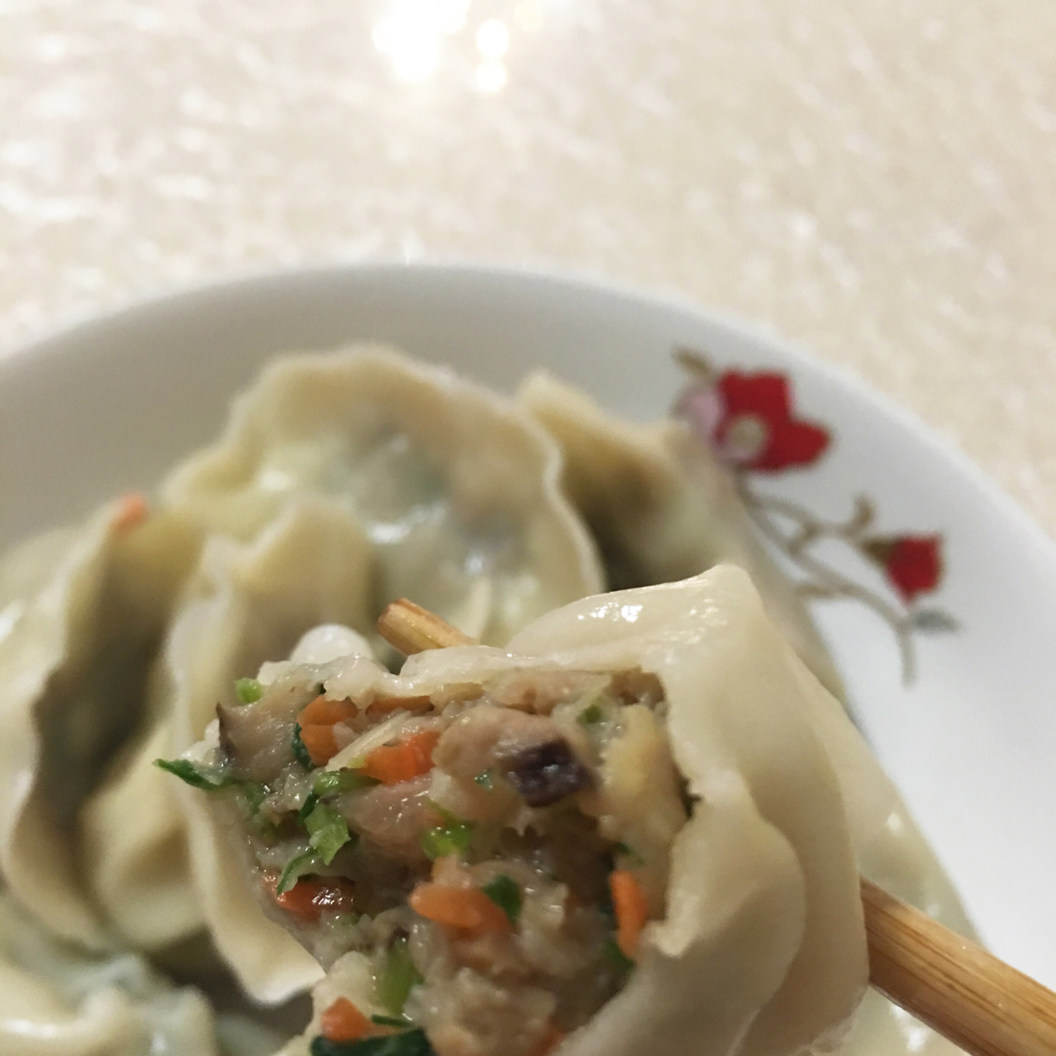 芹菜胡萝卜猪肉水饺