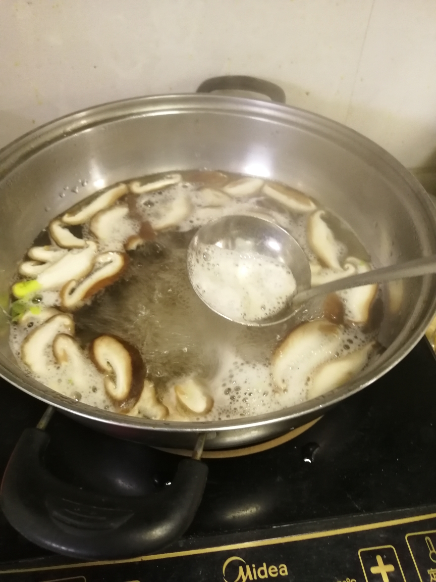香菇海蛎滑粉丝（懒人菜）的做法 步骤2