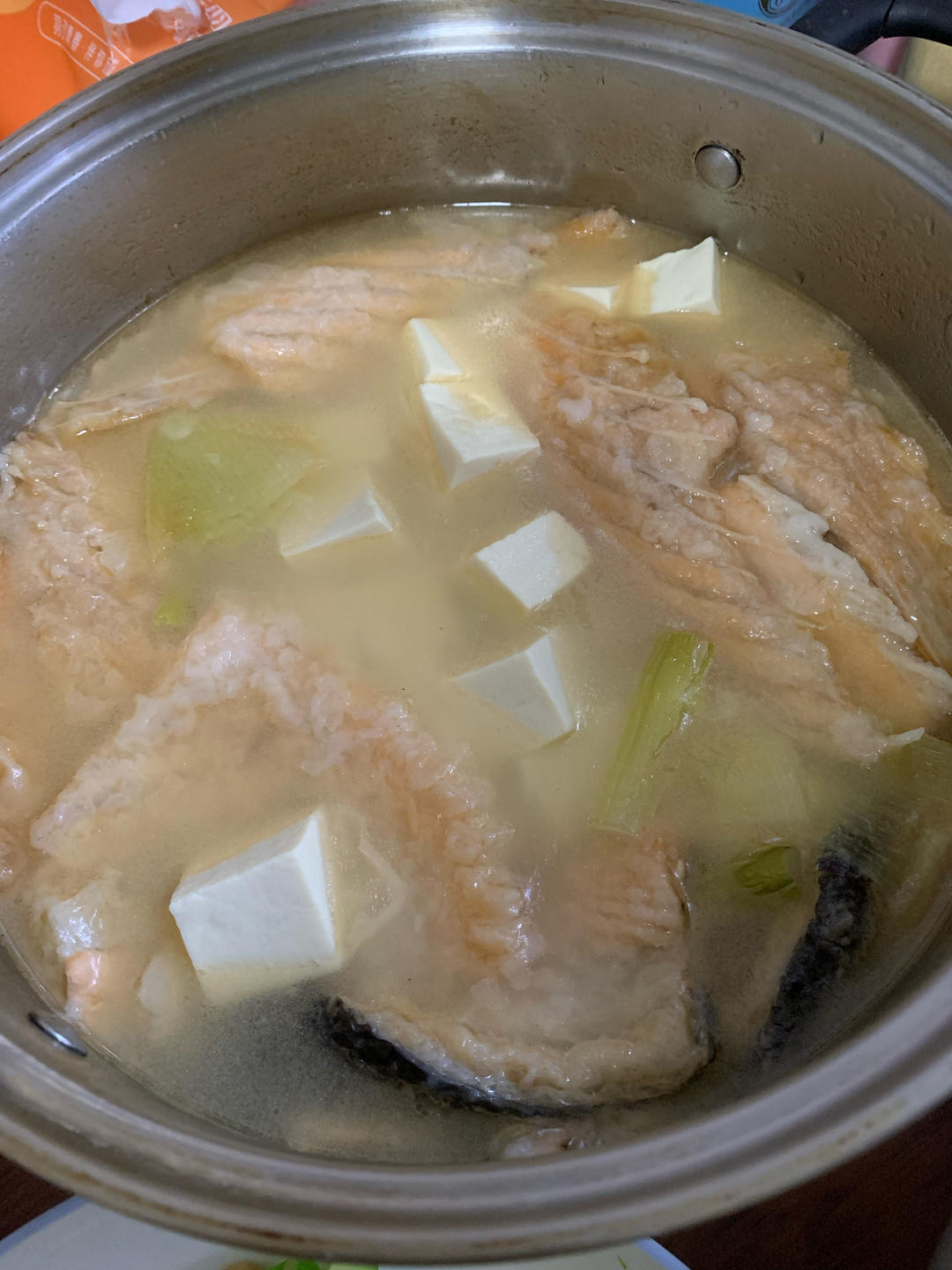 三文鱼骨豆腐汤