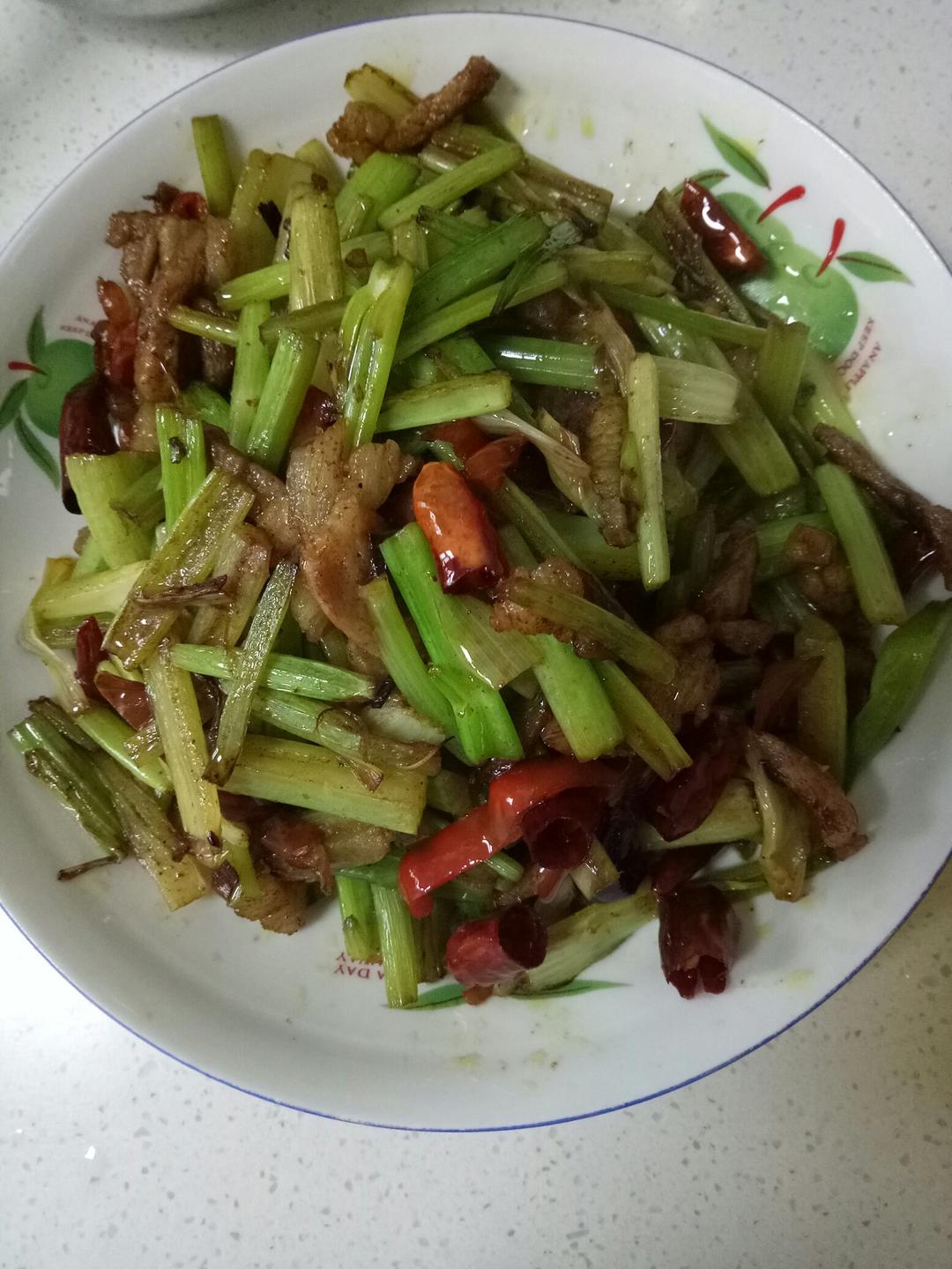 芹菜炒肉