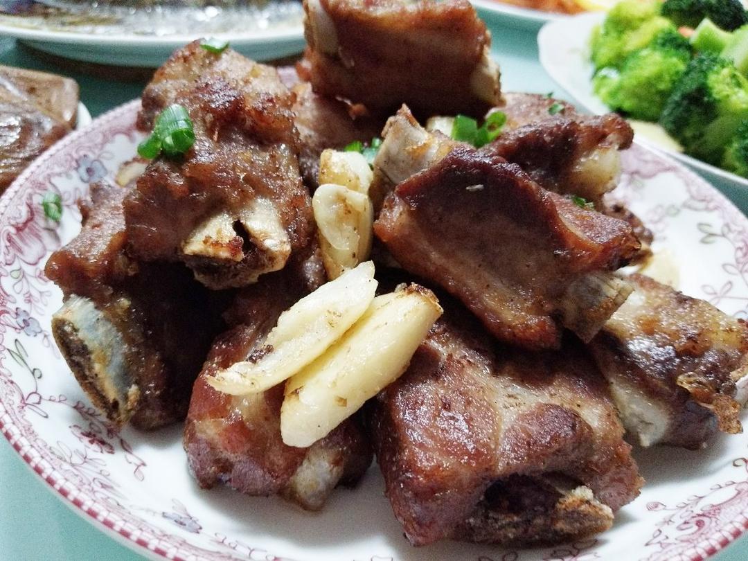蒜香排骨 Garlic Pork Ribs