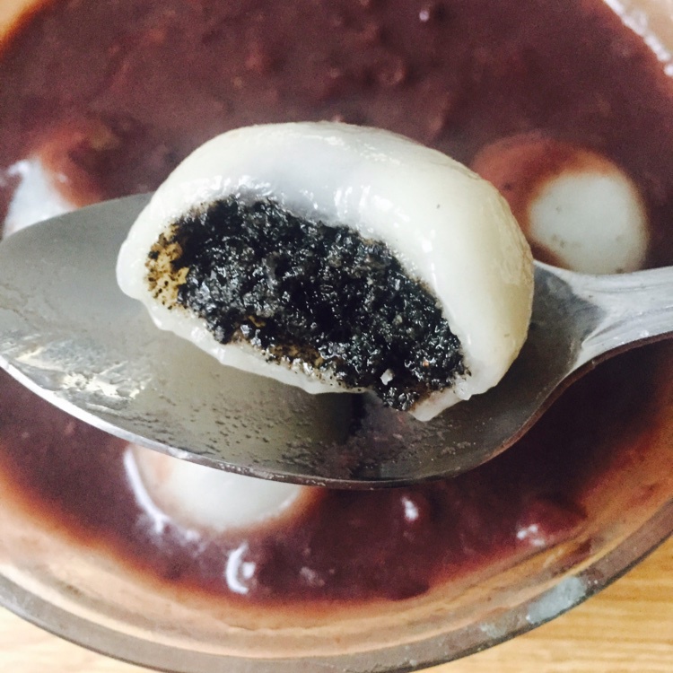 黑芝麻汤圆