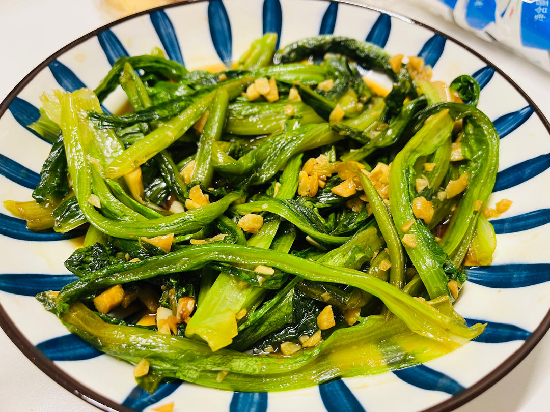蒜蓉耗油清炒油麦菜，减脂快手菜，宝宝超爱，傻瓜步骤，屡试不爽，好吃且下饭，鲜香爽口！！