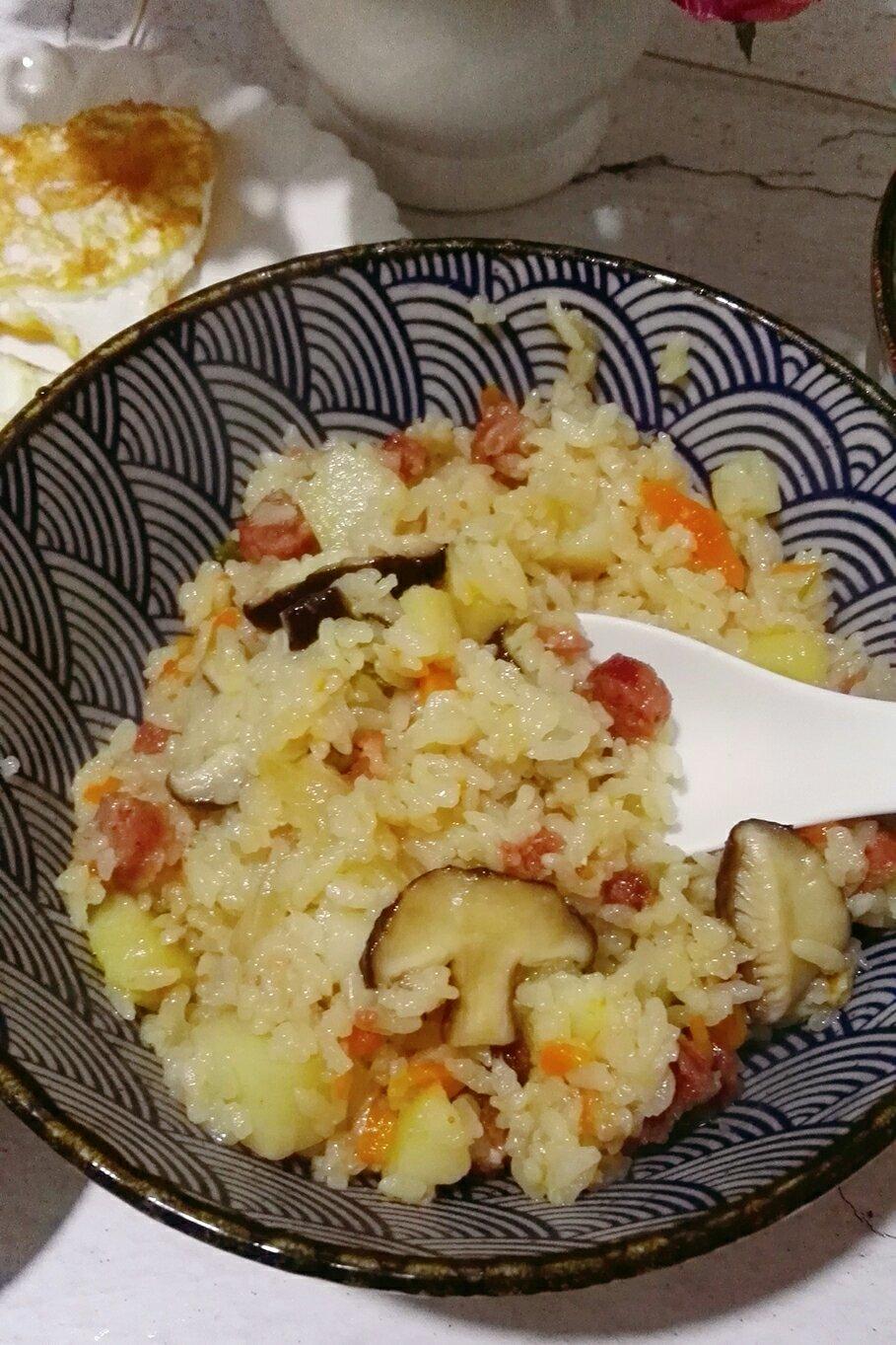 电饭煲香肠焖饭