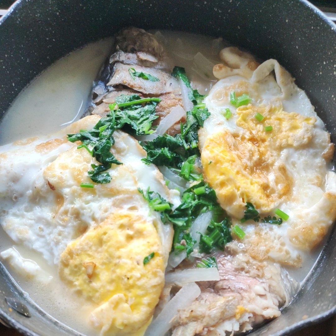 白萝卜丝鲫鱼汤