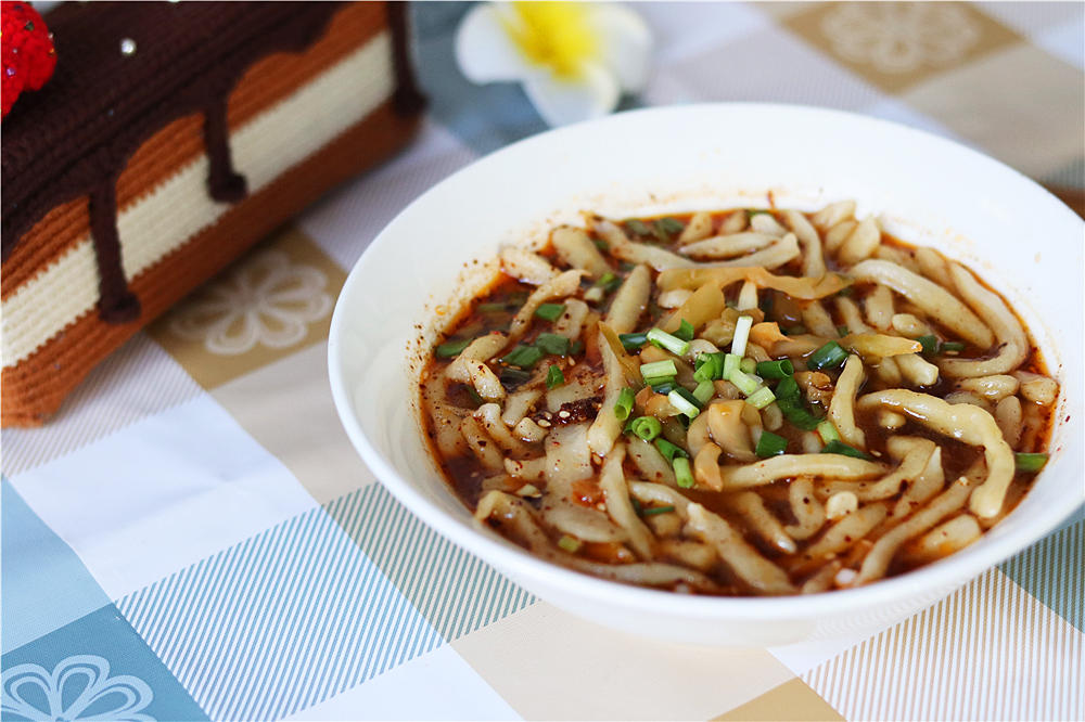 酸辣剪刀面的做法