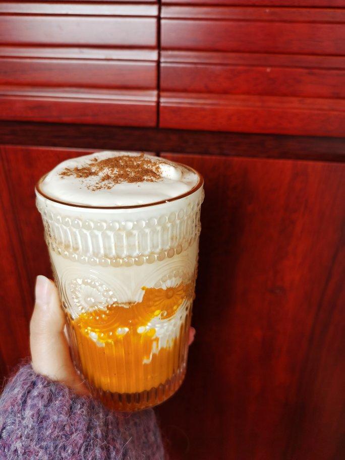 星巴克新品|秋天回归的南瓜丝绒拿铁