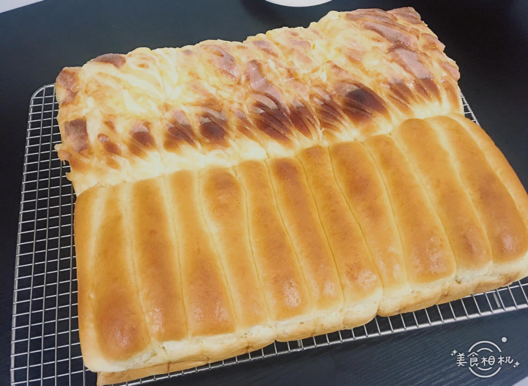 《Tinrry+》双拼芝士牛油排包