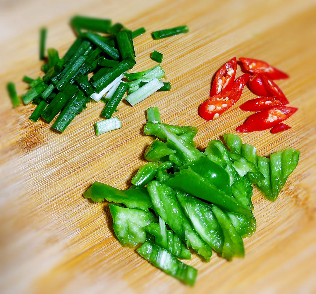 肉末鸡蛋炒榨菜的做法 步骤1