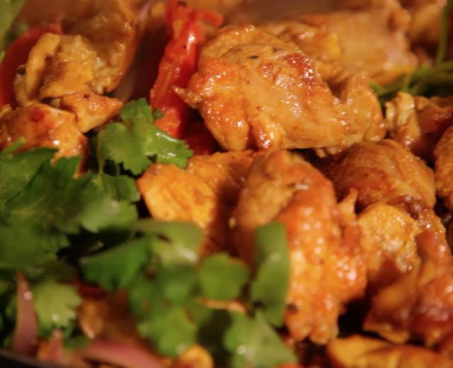 摩洛哥鸡肉盖浇饭,健康的库斯库斯主食的做法