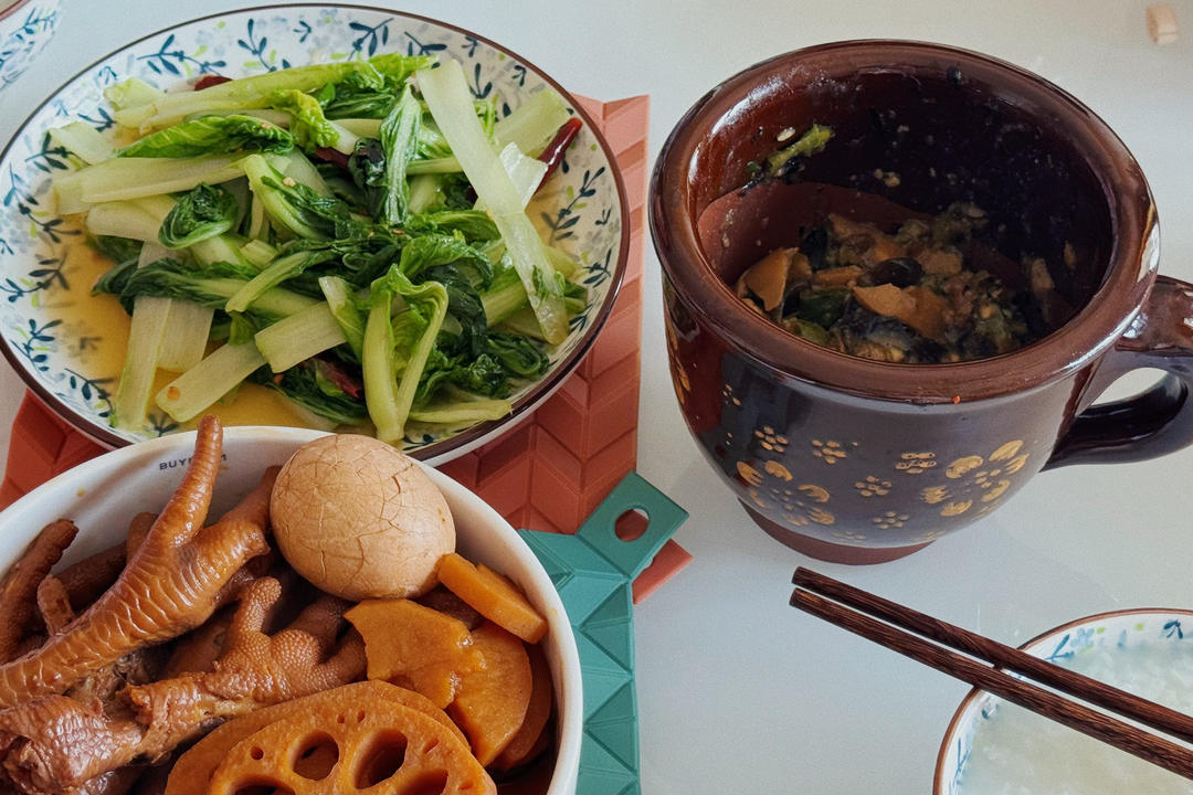 厨师长教你：“擂椒皮蛋”的家常做法，椒香四溢，开胃下饭