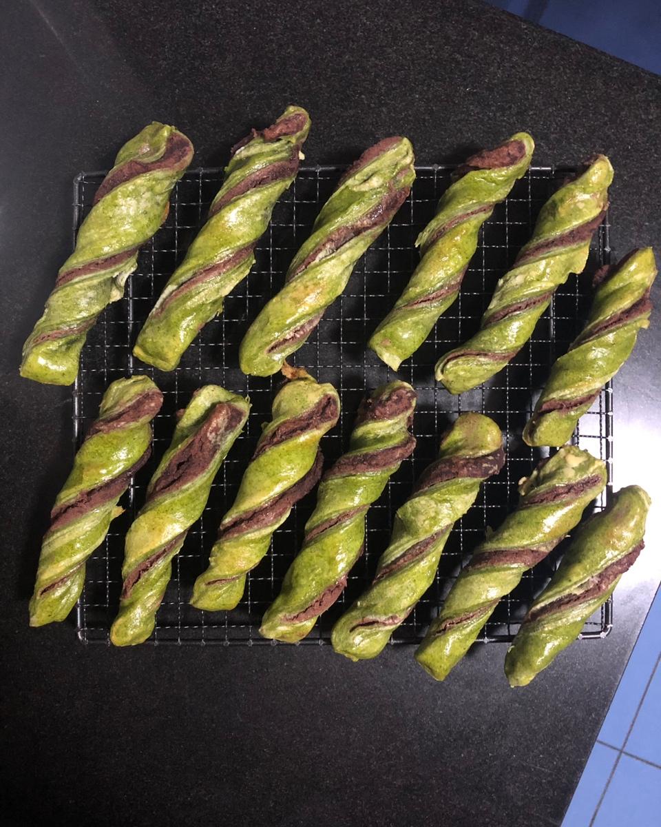 红豆沙扭扭酥