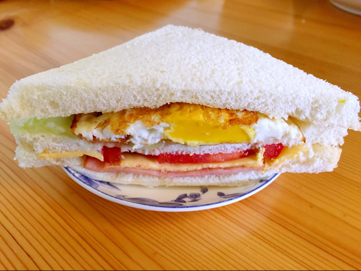 云云_2dw8做的堂妈小厨——三明治