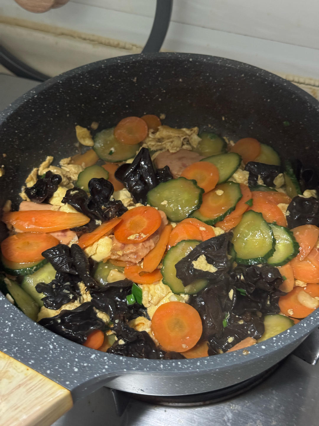 适合小朋友口味的简易版木须肉，新手烹饪必学家常菜，一盘5种食材，鲜香下饭