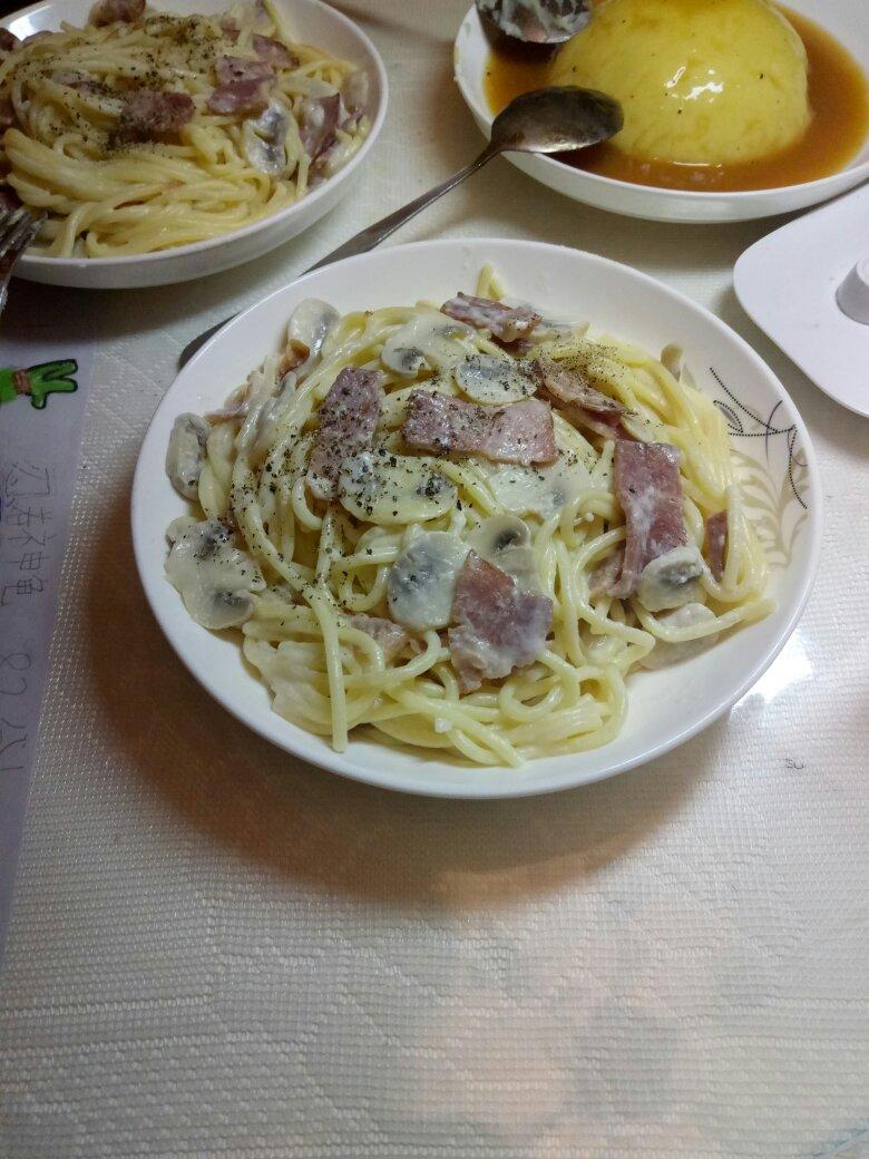 白蘑菇奶油培根意面