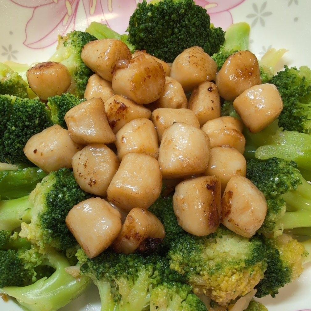 年夜饭菜单--蒜蓉西兰花炒带子，颜值高，味道好，营养满分