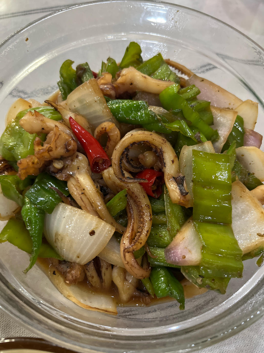爆炒鱿鱼须，加上这一步，可以与铁板鱿鱼媲美