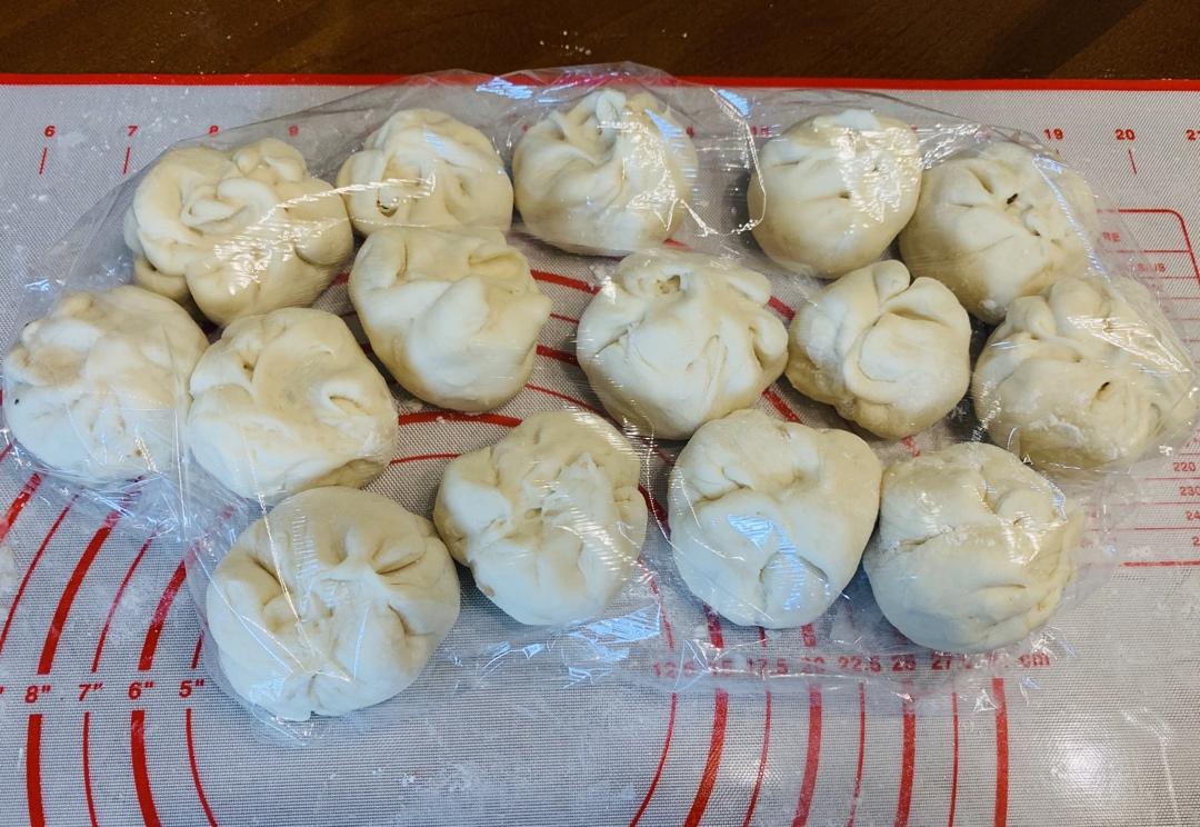 松软多汁的肉包子