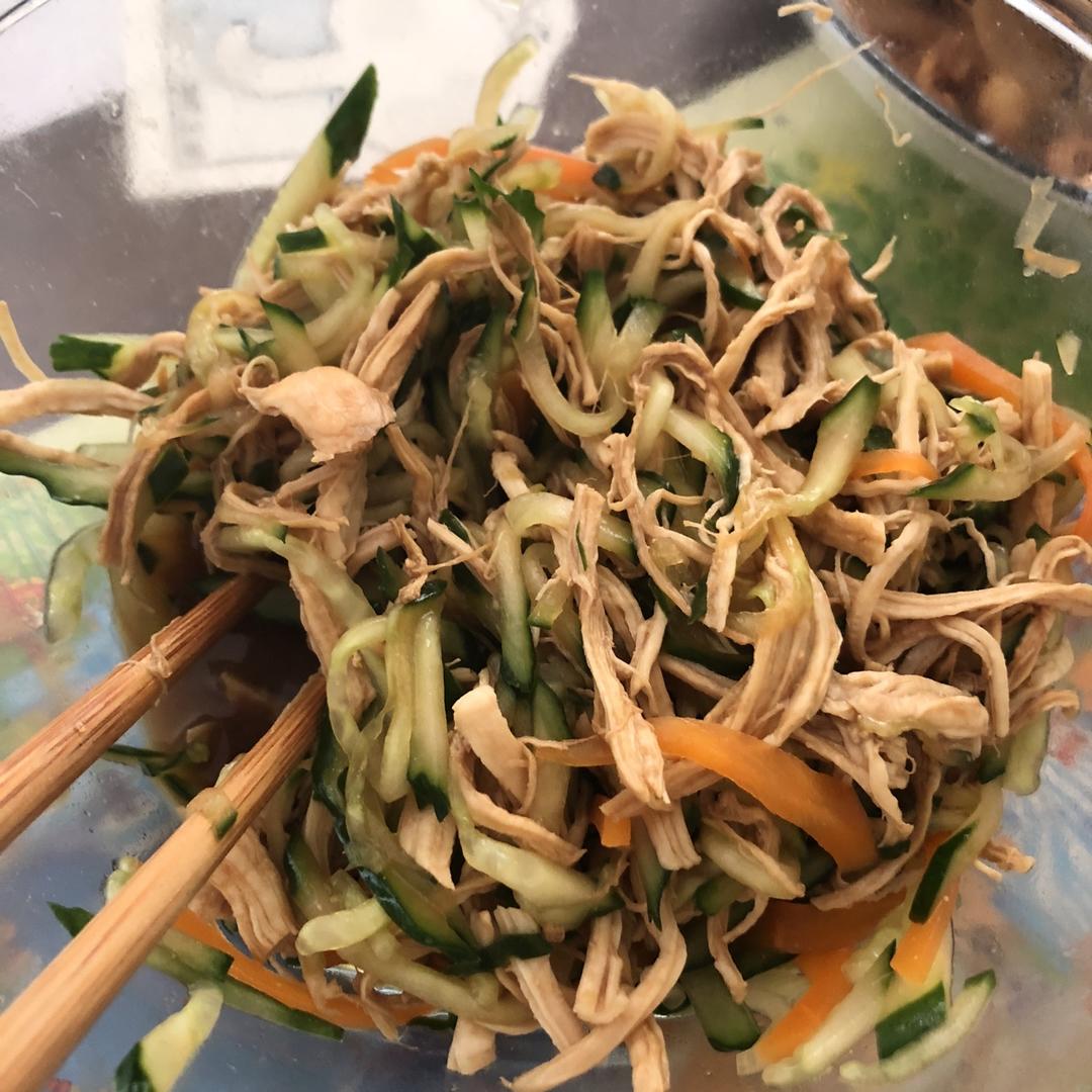 凉拌黄瓜胡萝卜鸡胸肉
