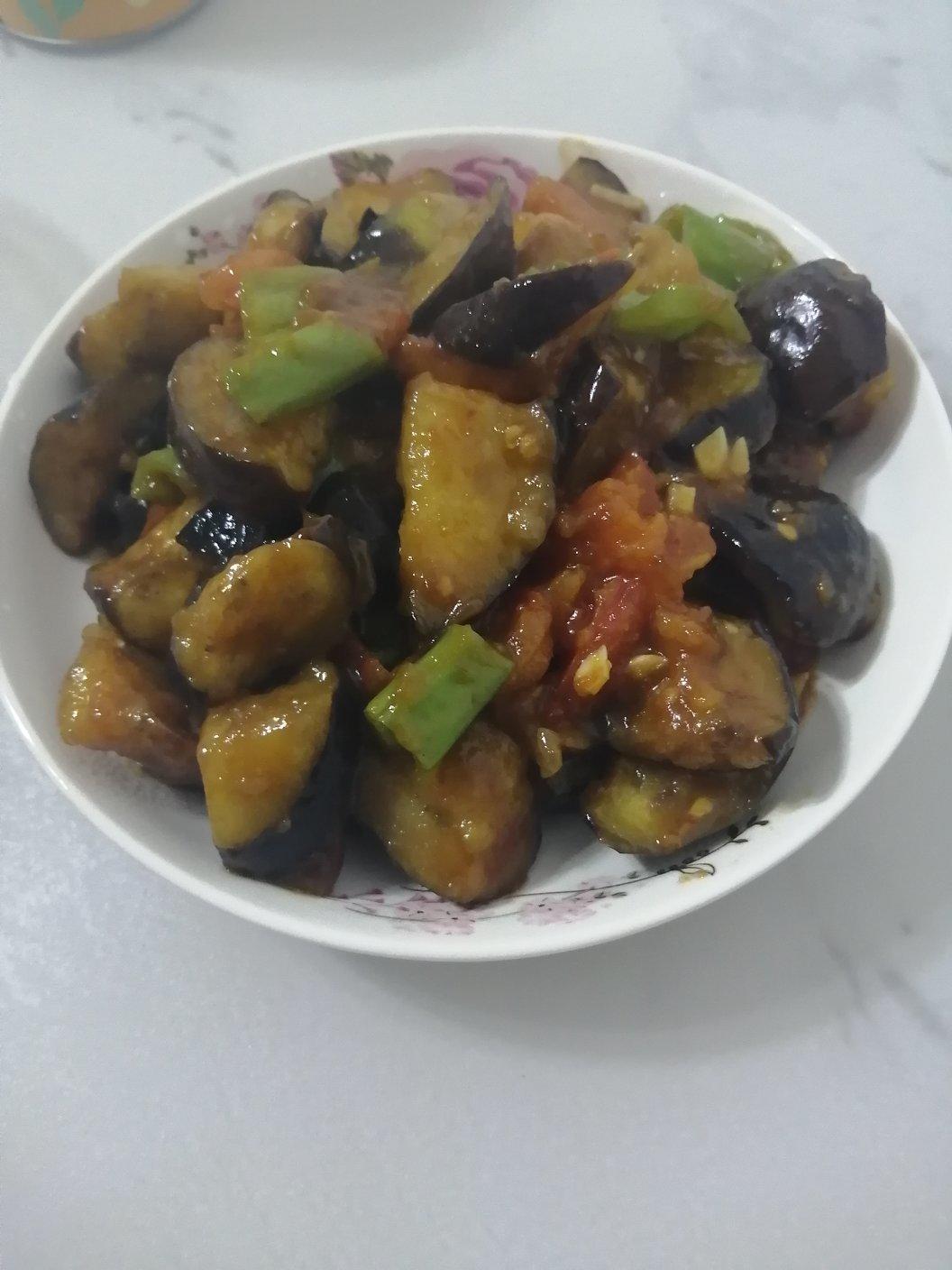 红烧茄子（佐西红柿尖椒）
