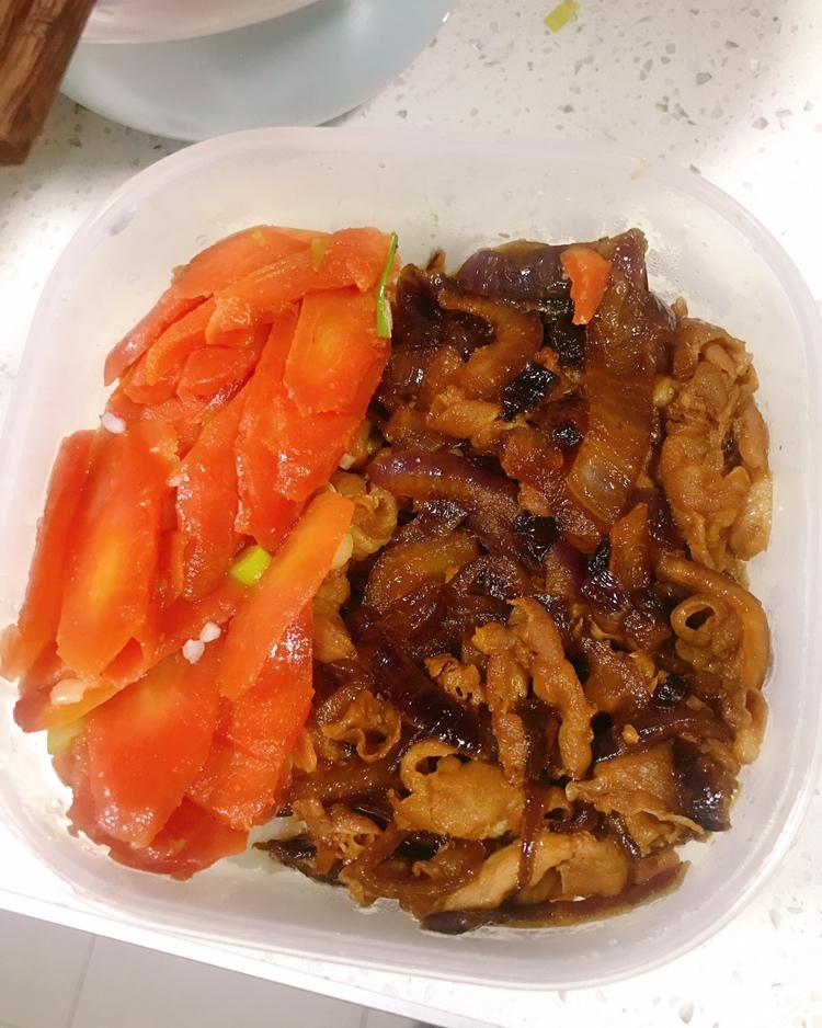 牛丼温泉卵入り（日式温泉蛋牛肉饭）