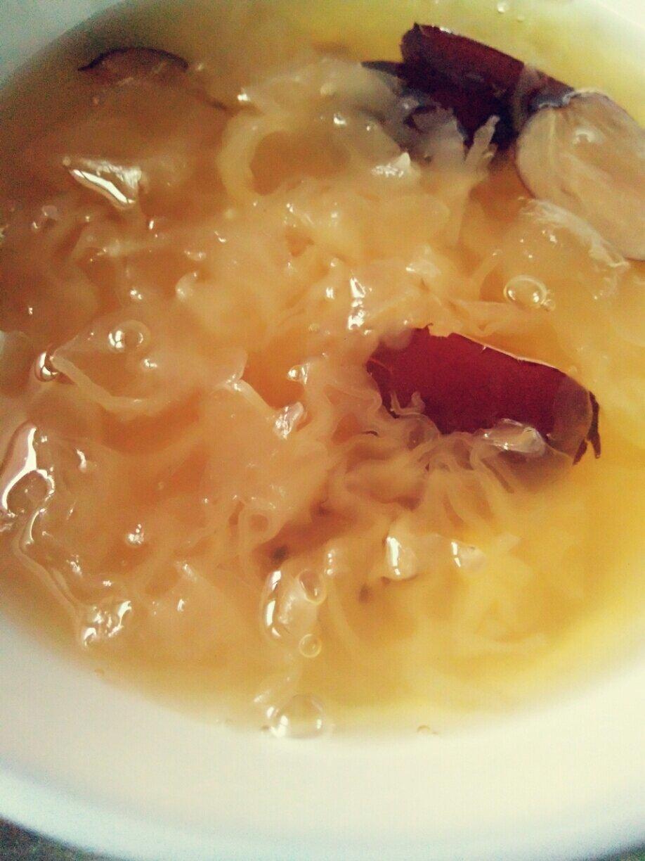 红枣银耳莲子羹