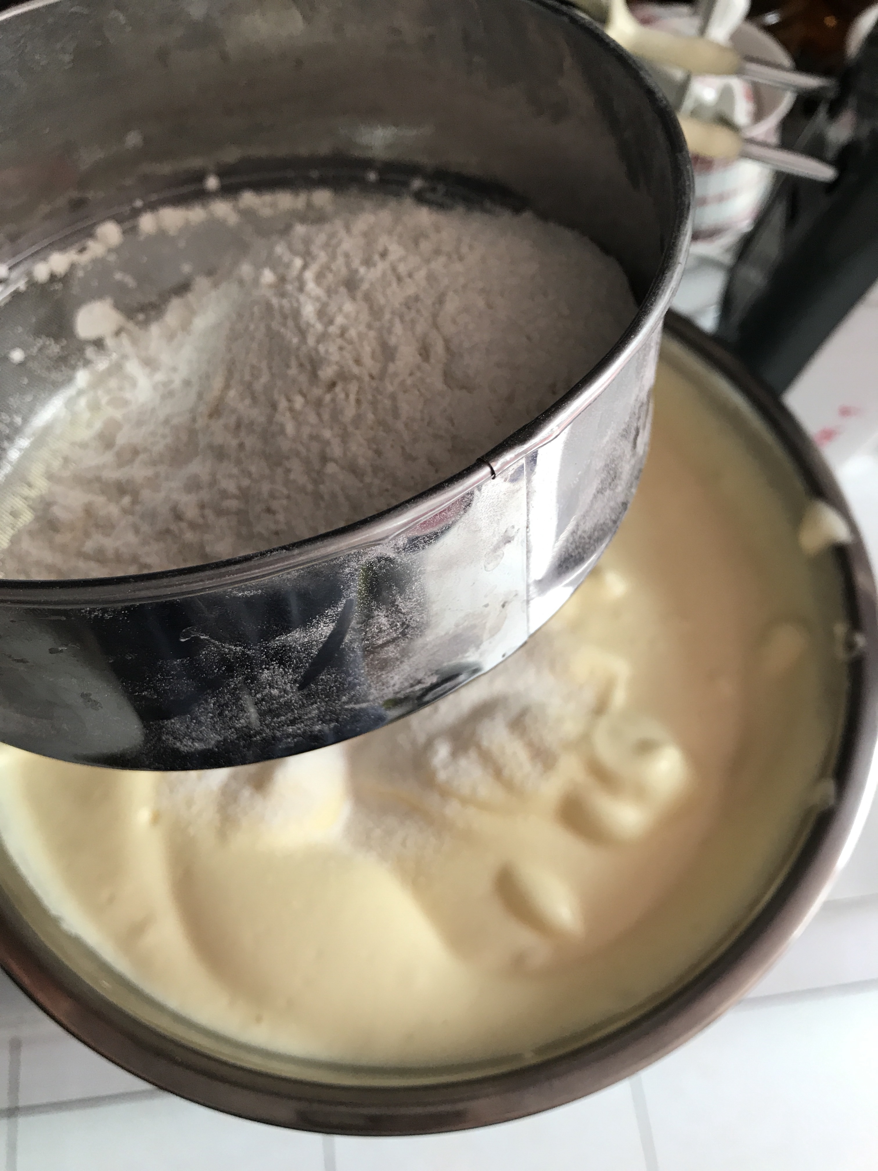 草鸡蛋海绵蛋糕（减油减糖）的做法 步骤8