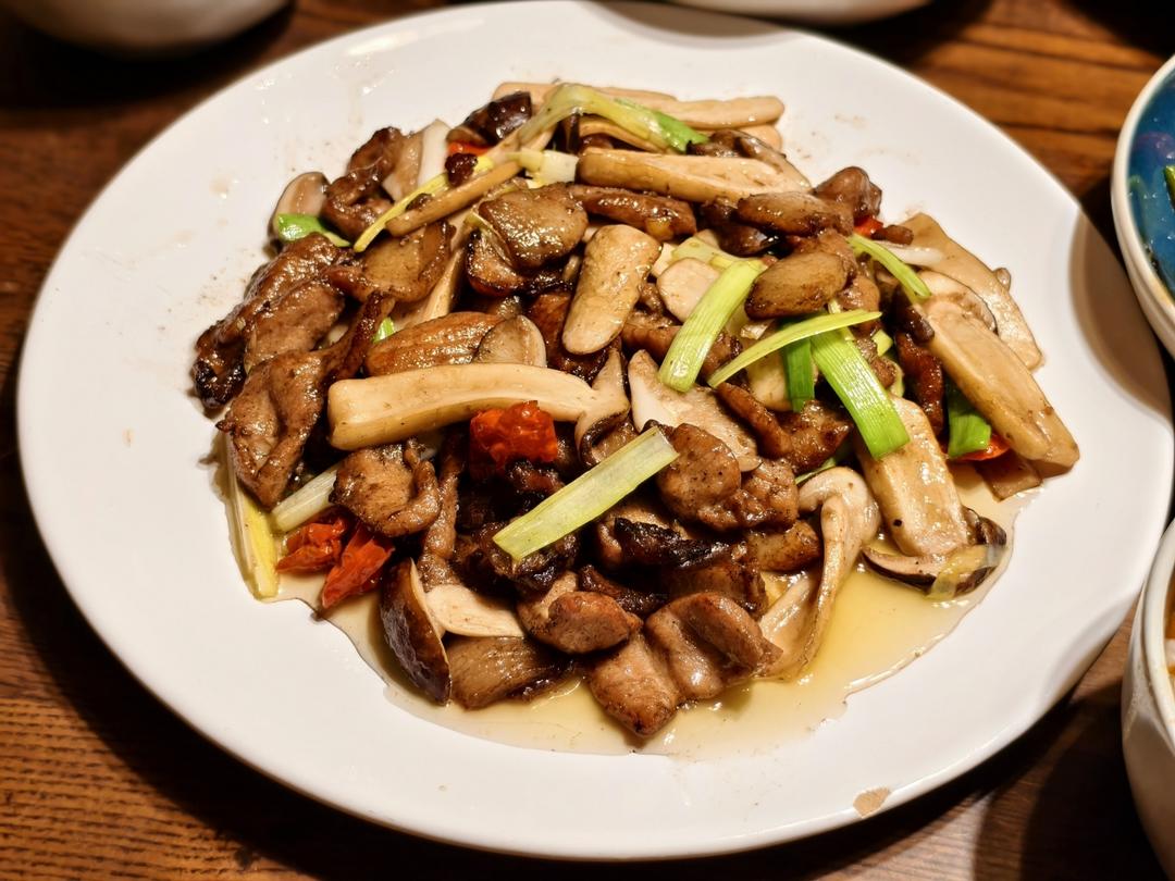 新鲜姬松茸炒肉片