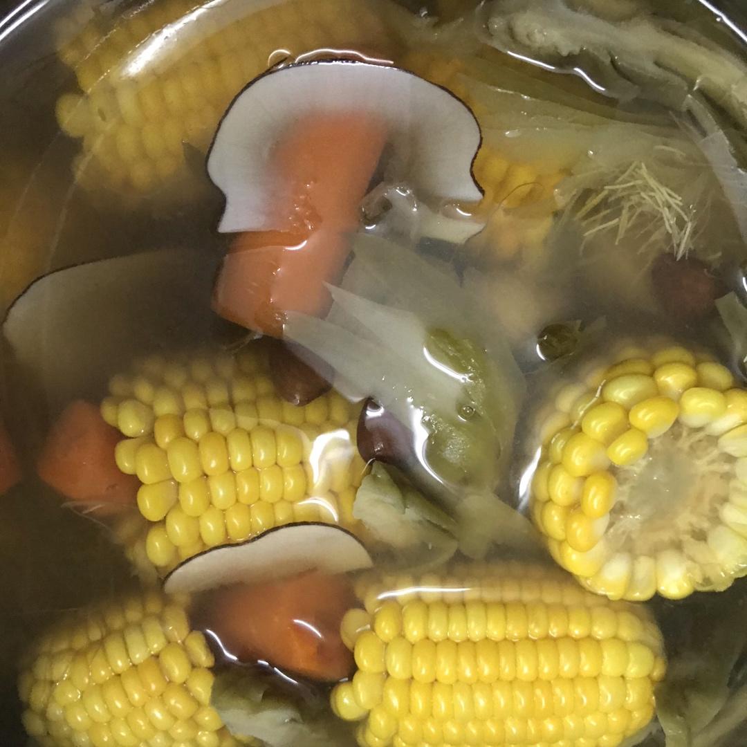 霸王花海底椰无花果南杏煲玉米汤
