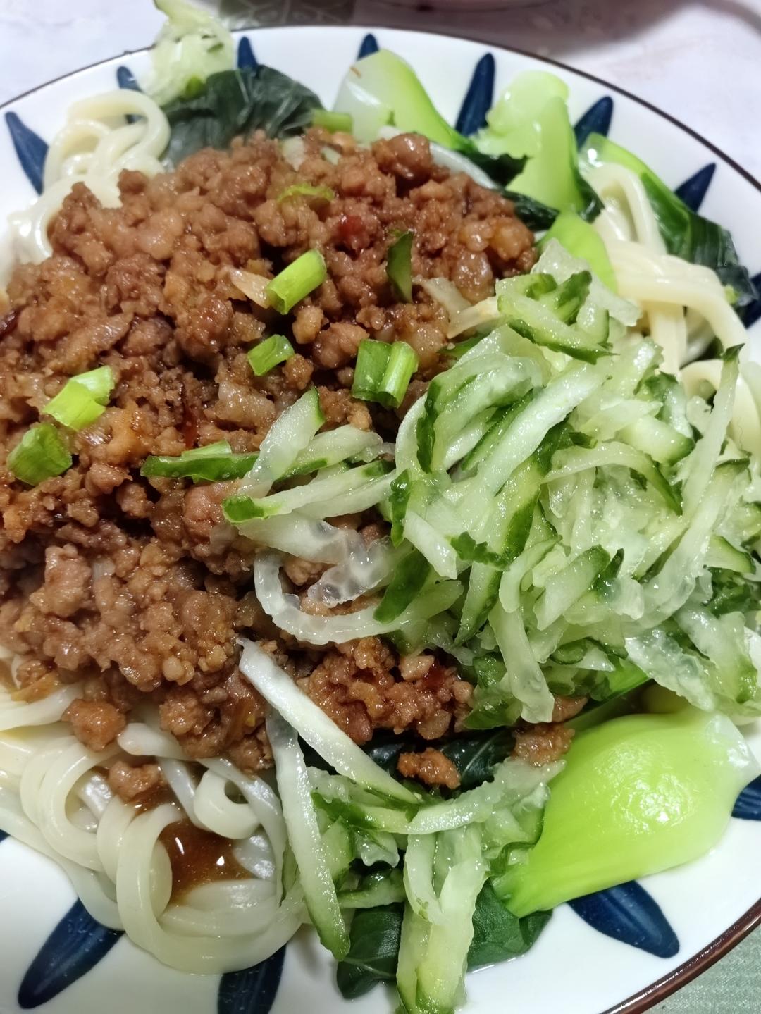 真想让你们尝尝这碗肉酱拌面🍜太香太香了