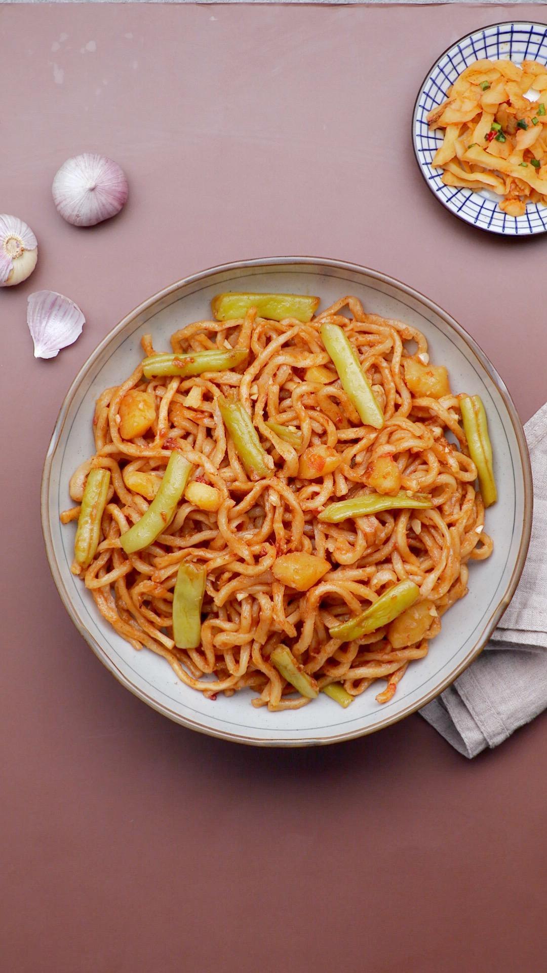 番茄土豆焖面的做法