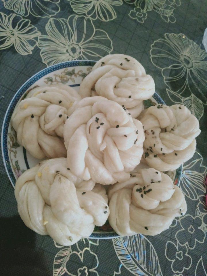 手把手教你蒸既简单又好看又好吃的花花朵🌺花卷（动图图解，一次发酵）