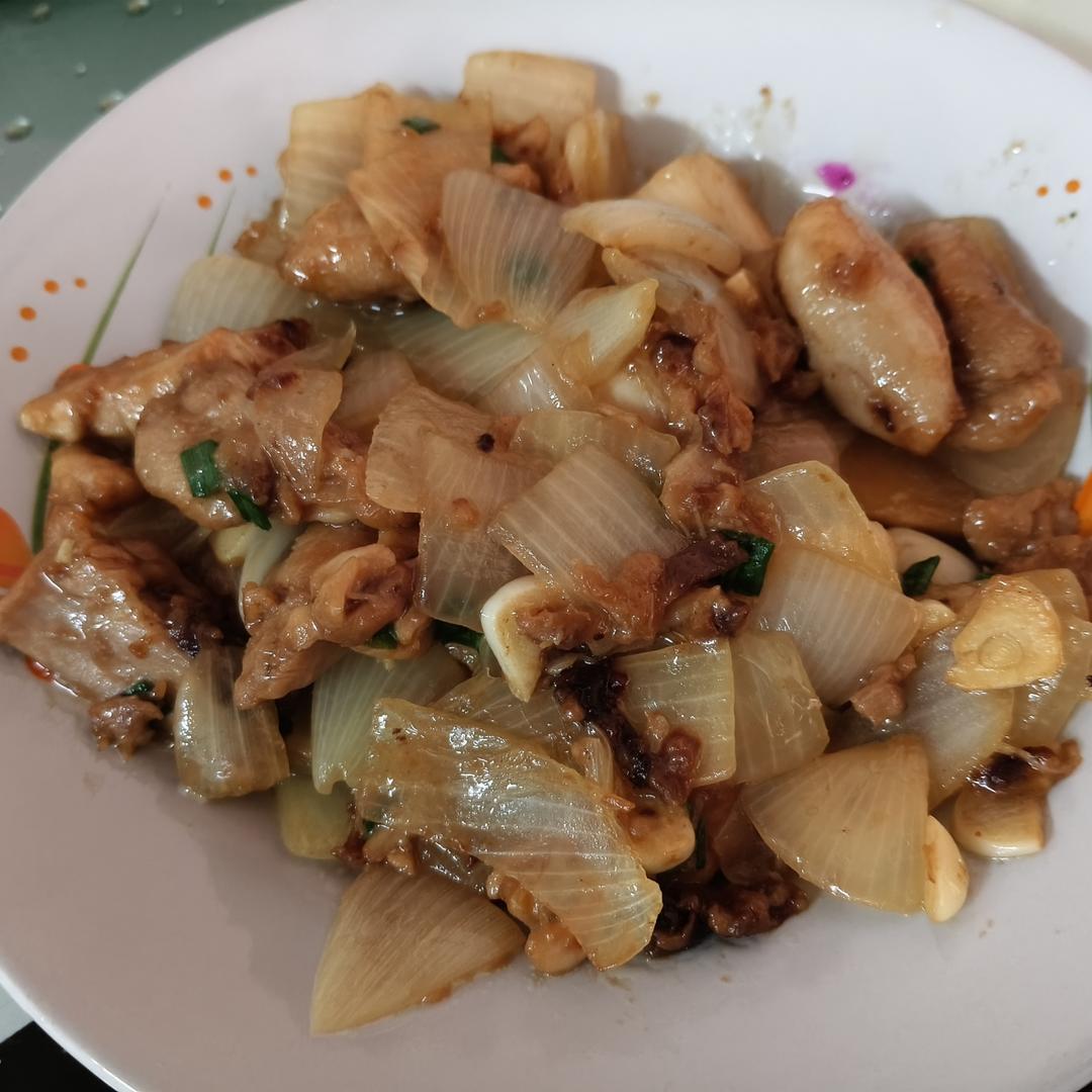 洋葱炒鸡腿肉