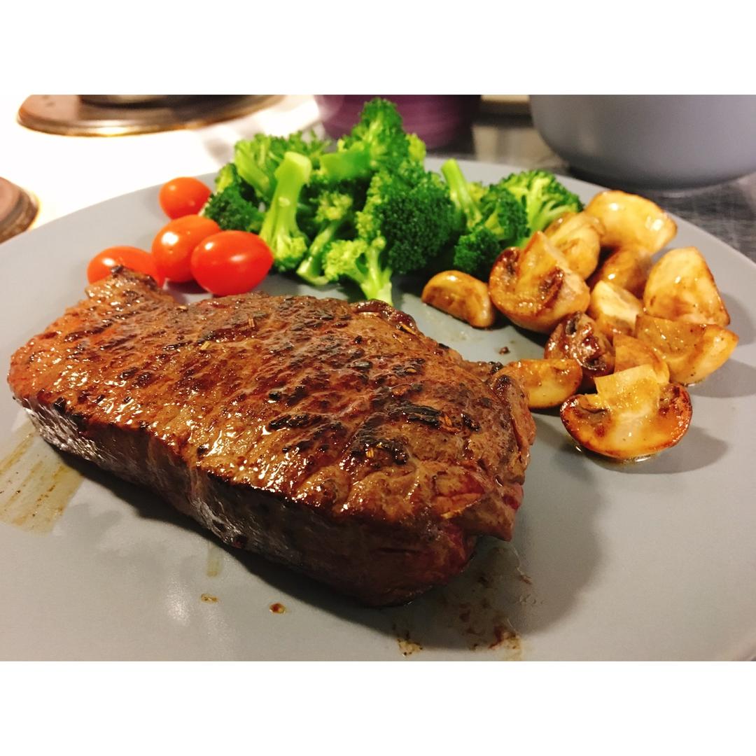 好吃到哭的煎牛排