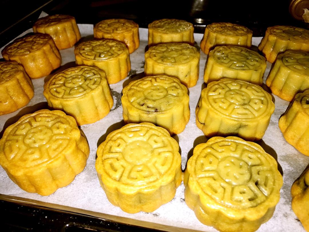 广式月饼—蛋黄莲蓉月饼