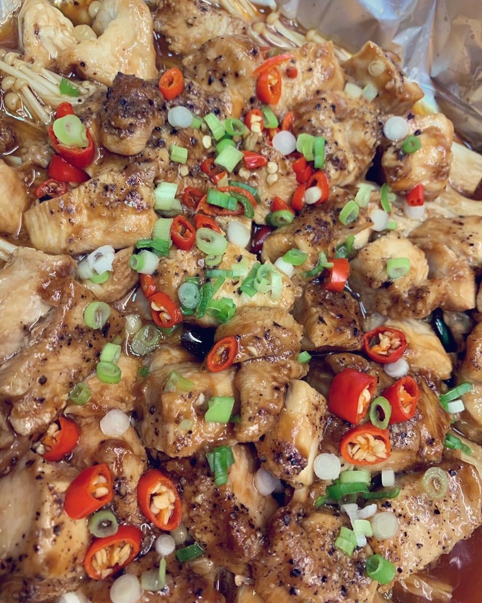 黑椒金针菇焖鸡