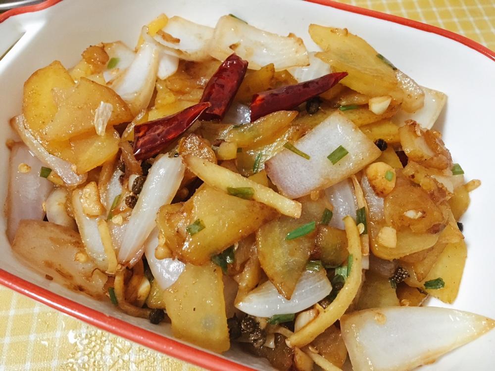 边吃边流泪的「孜然土豆片」
